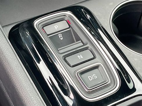 Used 2025 Honda Pilot Sport image 16