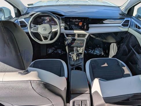 New 2026 Volkswagen Taos SE image 28