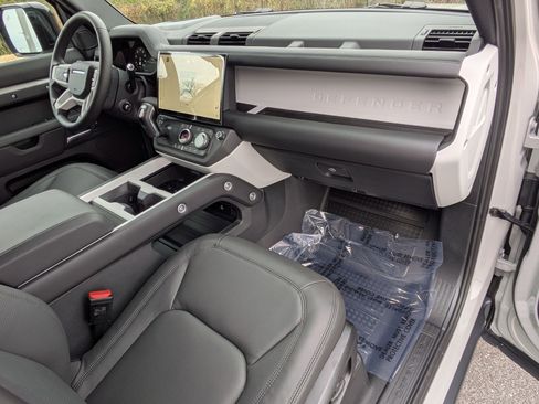 New 2026 Land Rover Defender 110 X-Dynamic SE image 30