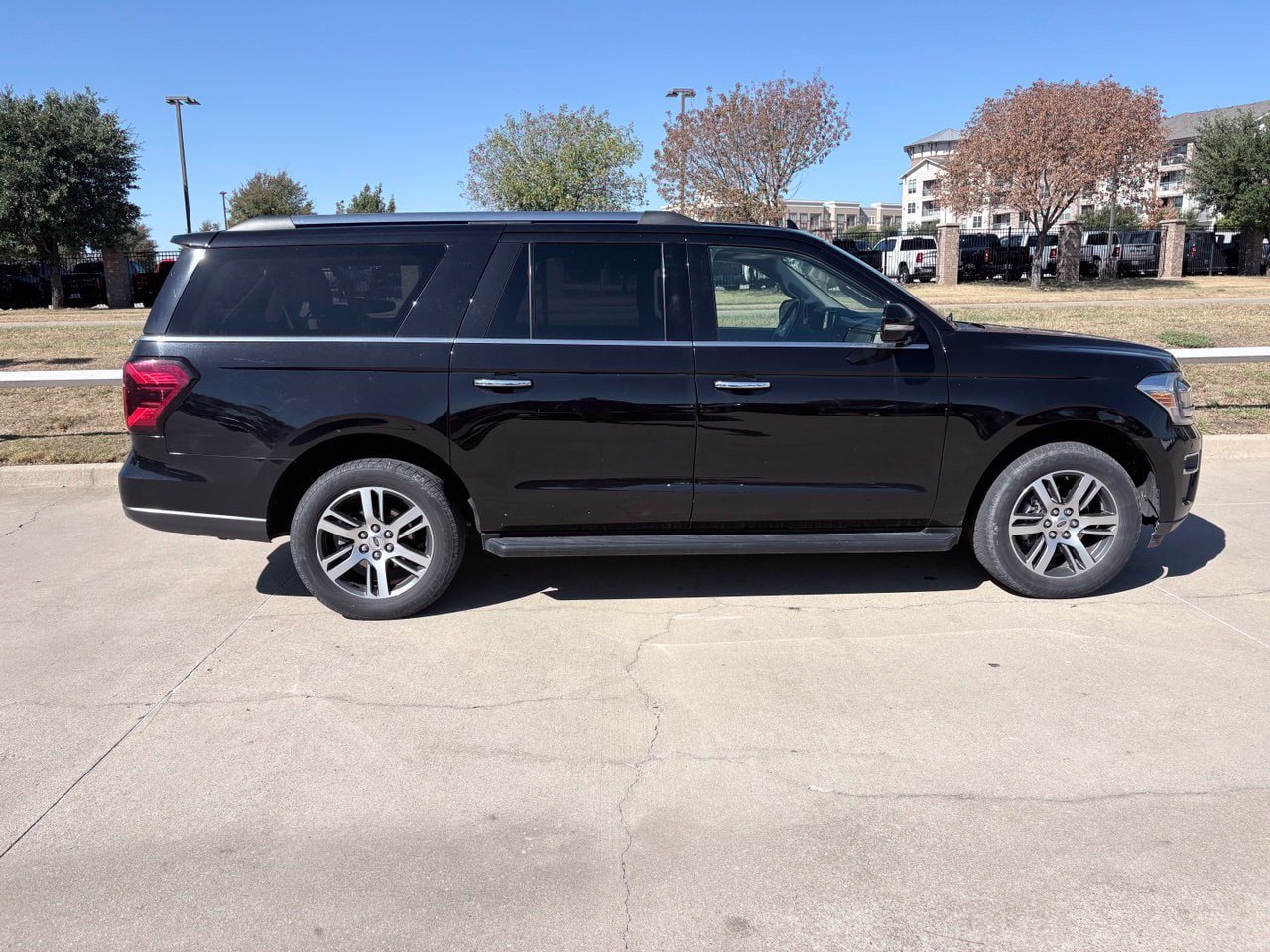 Used 2024 Ford Expedition Max Limited RWD image 3
