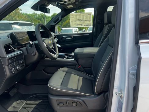 New 2026 Chevrolet Suburban Premier w/ Sun And Tow Package AWD/4WD image 18