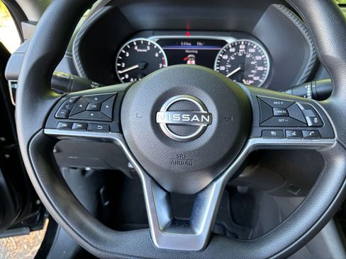 Used 2025 Nissan Sentra SV FWD image 27
