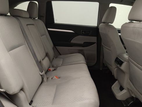 Used 2019 Toyota Highlander LE AWD/4WD image 19