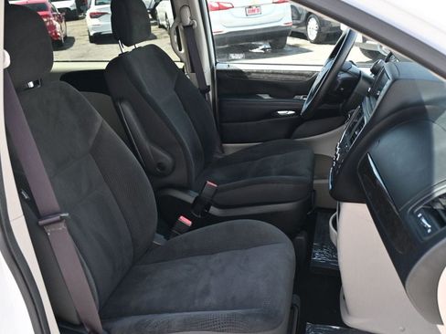 Used 2019 Dodge Grand Caravan SE w/ UConnect Hands-Free Group FWD image 25