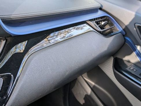 Used 2019 Toyota C-HR XLE image 27