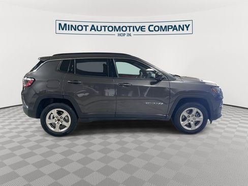 Used 2024 Jeep Compass Latitude AWD/4WD image 9
