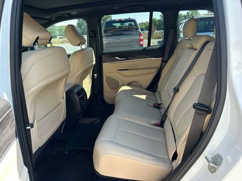 Used 2023 Jeep Grand Cherokee Limited AWD/4WD image 24