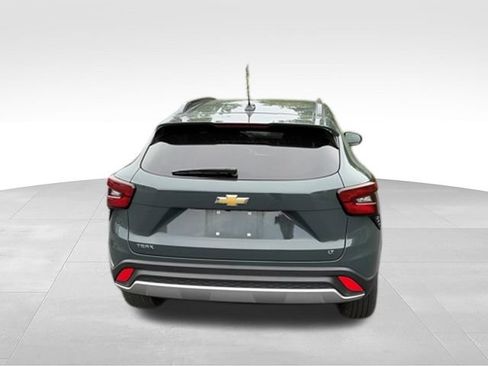 Used 2025 Chevrolet Trax LT w/ LT Convenience Package FWD image 4