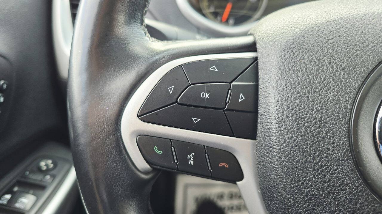 Used 2018 Jeep Cherokee Trailhawk AWD/4WD image 29