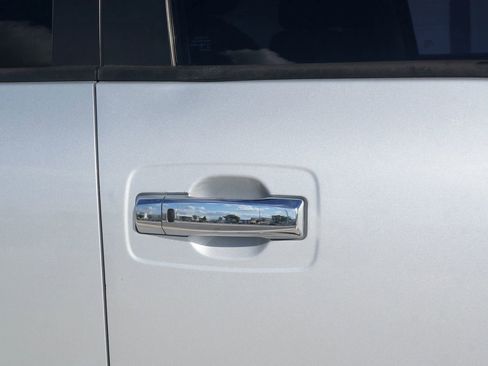 Used 2018 Nissan Titan SV w/ SV Convenience Package image 21