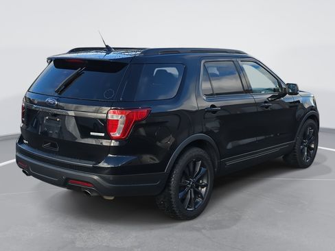 Used 2018 Ford Explorer XLT w/ Equipment Group 202A image 5