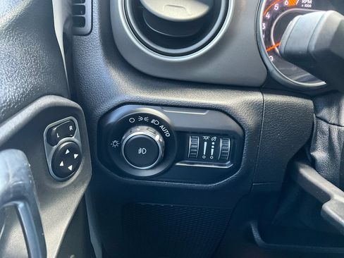 Used 2021 Jeep Wrangler Unlimited Sport AWD/4WD image 25