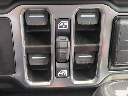 Used 2025 Jeep Wrangler Unlimited Sahara AWD/4WD image 25