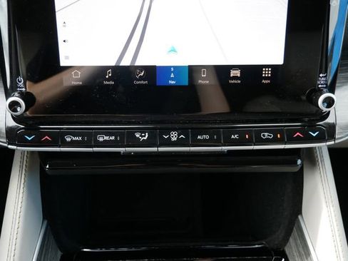 Used 2024 Jeep Wagoneer L Series II w/ Flexible Seating Group AWD/4WD image 16