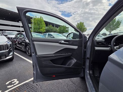 Certified 2023 Volkswagen Taos SEL AWD/4WD image 13