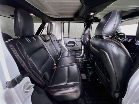 Used 2018 Jeep Wrangler Unlimited Rubicon AWD/4WD image 40