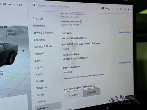 Used 2024 Tesla Cybertruck AWD Crew Cab image 18