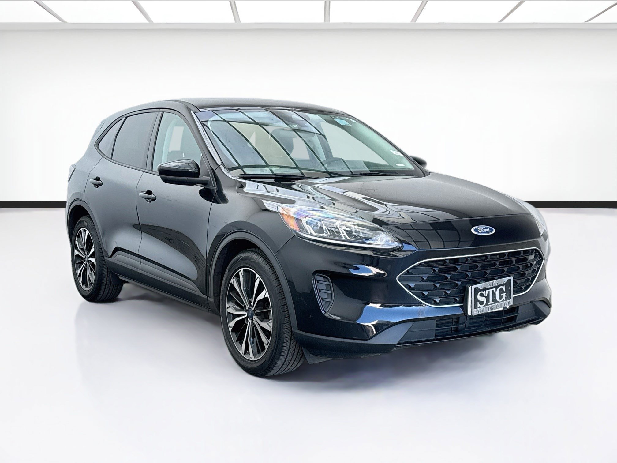 Used 2021 Ford Escape SE w/ SE Sport Appearance Package FWD image 3