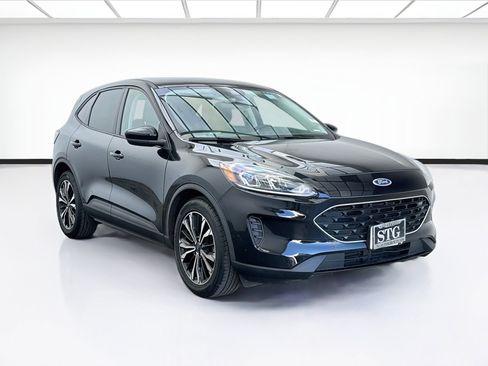 Used 2021 Ford Escape SE w/ SE Sport Appearance Package FWD image 3