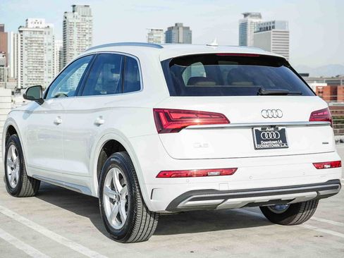 Used 2023 Audi Q5 2.0T Premium w/ Convenience Package image 9