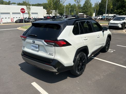 Used 2022 Toyota RAV4 XSE AWD/4WD image 10