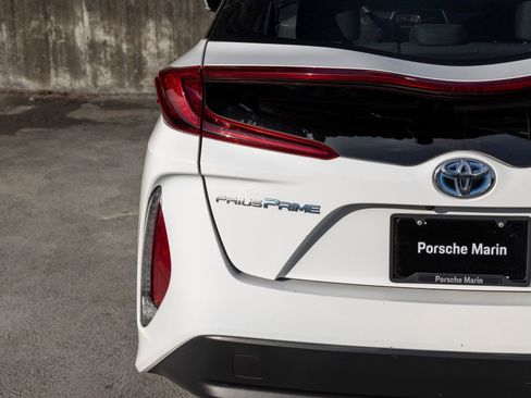 Used 2021 Toyota Prius Prime LE FWD image 17