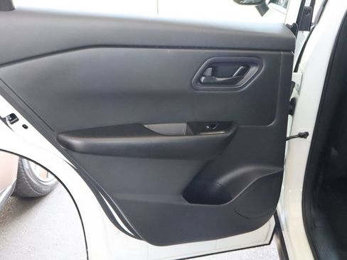 Used 2024 Nissan Rogue S FWD image 37
