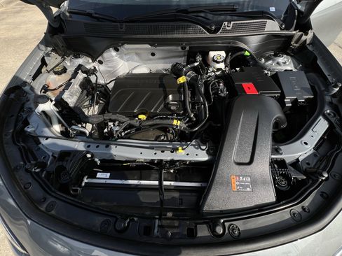 Used 2025 Buick Envista Sport Touring image 26