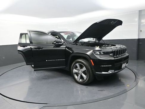 Used 2022 Jeep Grand Cherokee L Limited AWD/4WD image 30
