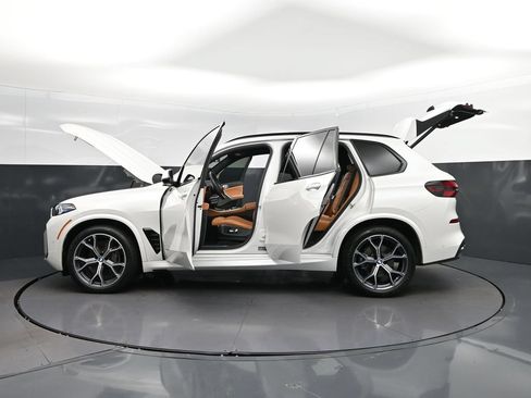 Certified 2026 BMW X5 xDrive40i w/ M Sport Package AWD/4WD image 46