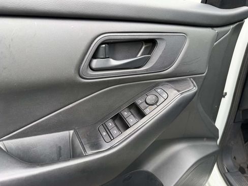 Used 2024 Nissan Rogue S AWD/4WD image 23