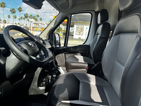 Used 2024 RAM ProMaster 2500 w/ Convenience Group FWD image 29