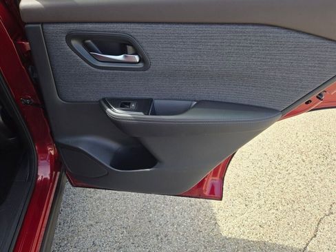 Used 2023 Nissan Rogue SV image 7