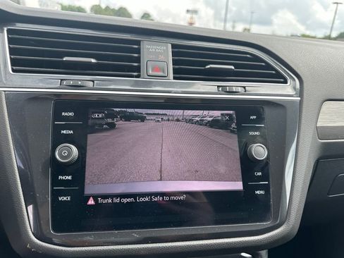 Used 2021 Volkswagen Tiguan SE w/ Panoramic Sunroof Package AWD/4WD image 17