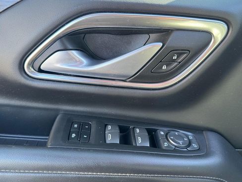 Used 2022 Chevrolet Suburban LT w/ Luxury Package image 18