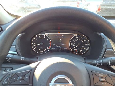 Used 2025 Nissan Altima 2.5 SV image 10