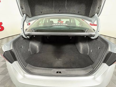 Used 2024 Nissan Altima 2.5 SR FWD image 41
