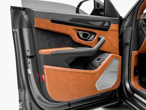 Used 2022 Lamborghini Urus image 39