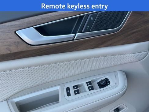 New 2026 Volkswagen Atlas SE FWD image 8