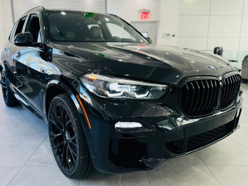 Used 2021 BMW X5 xDrive40i w/ M Sport Package image 11