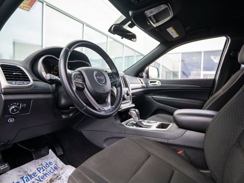 Used 2021 Jeep Grand Cherokee Laredo image 12