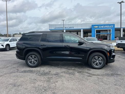 New 2026 Chevrolet Traverse LT image 2