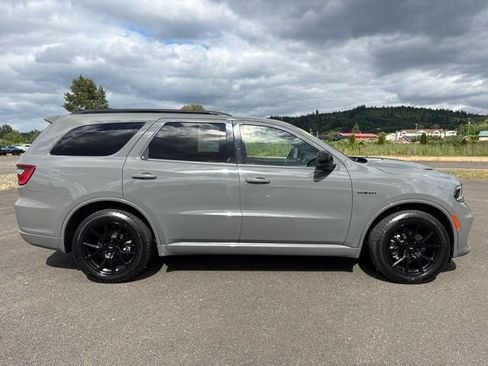 Used 2023 Dodge Durango R/T w/ Hemi Orange Plus Package AWD/4WD image 10