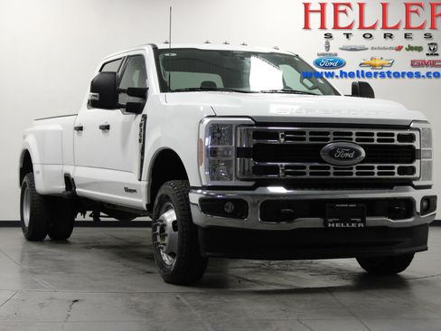 Used 2024 Ford F350 4x4 Crew Cab DRW Super Duty image 1