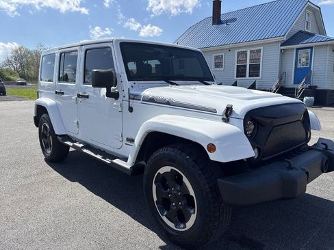 Used 2014 Jeep Wrangler Unlimited Sahara AWD/4WD image 10
