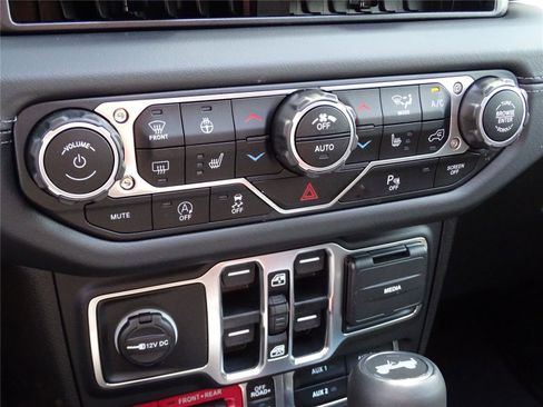 New 2025 Jeep Wrangler Unlimited Rubicon image 28