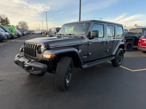 Used 2022 Jeep Wrangler Unlimited Sahara image 3