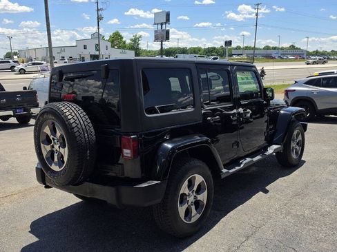 Used 2018 Jeep Wrangler Unlimited Sahara AWD/4WD image 5