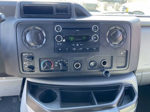 Used 2009 Ford E-350 and Econoline 350 XLT image 17