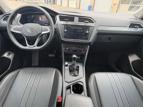 Used 2023 Volkswagen Tiguan SE FWD image 25